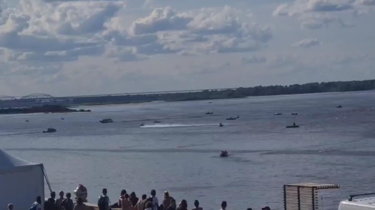 В Нижнем Новгороде гидроцикл пролетел через группу участников заплыва (ВИДЕО)