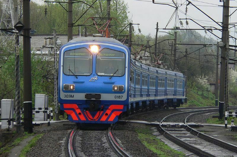 Электричка сбила насмерть двух мужчин на станции "Тушино" в Москве