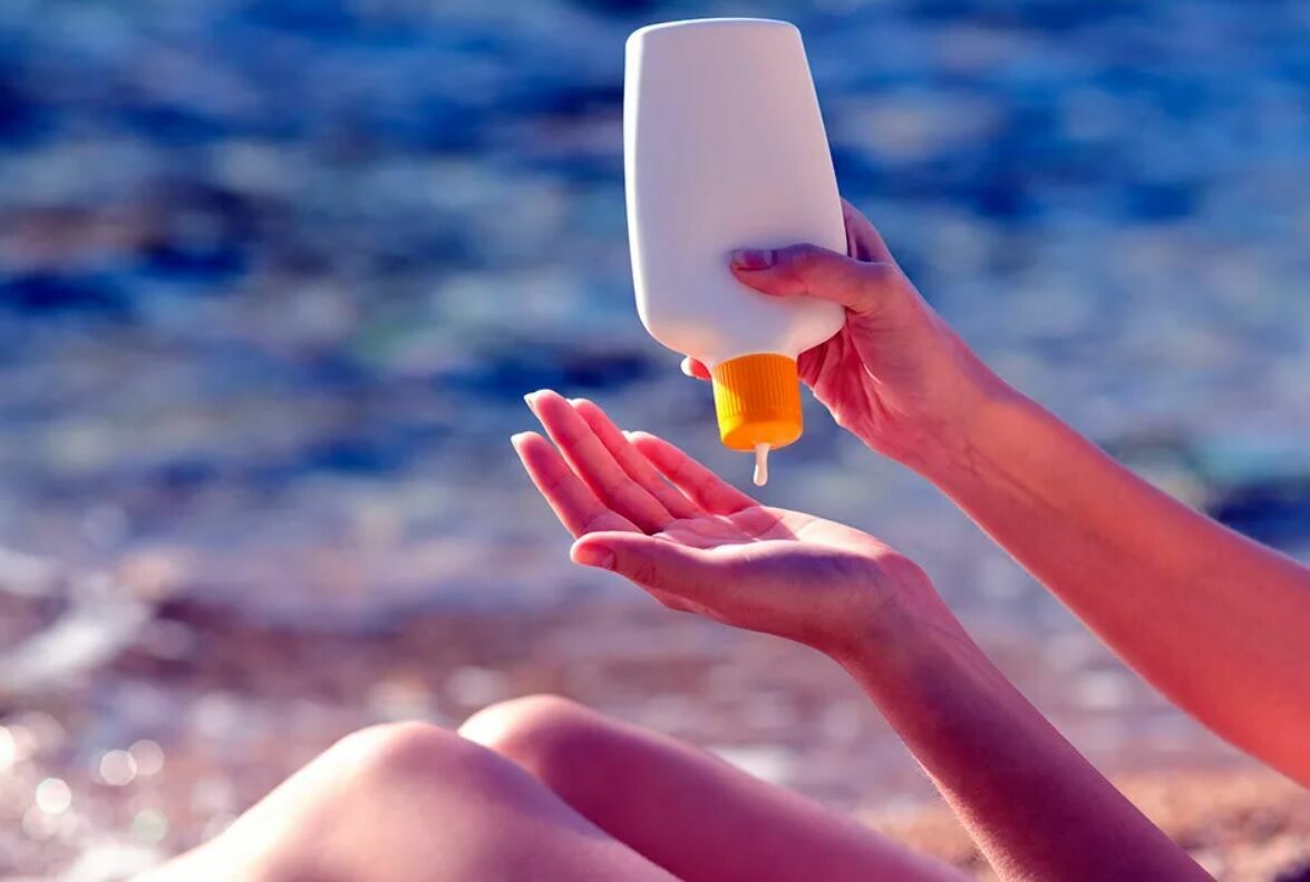 Роскачество выяснило, какие солнцезащитные кремы вызывают раздражение кожи