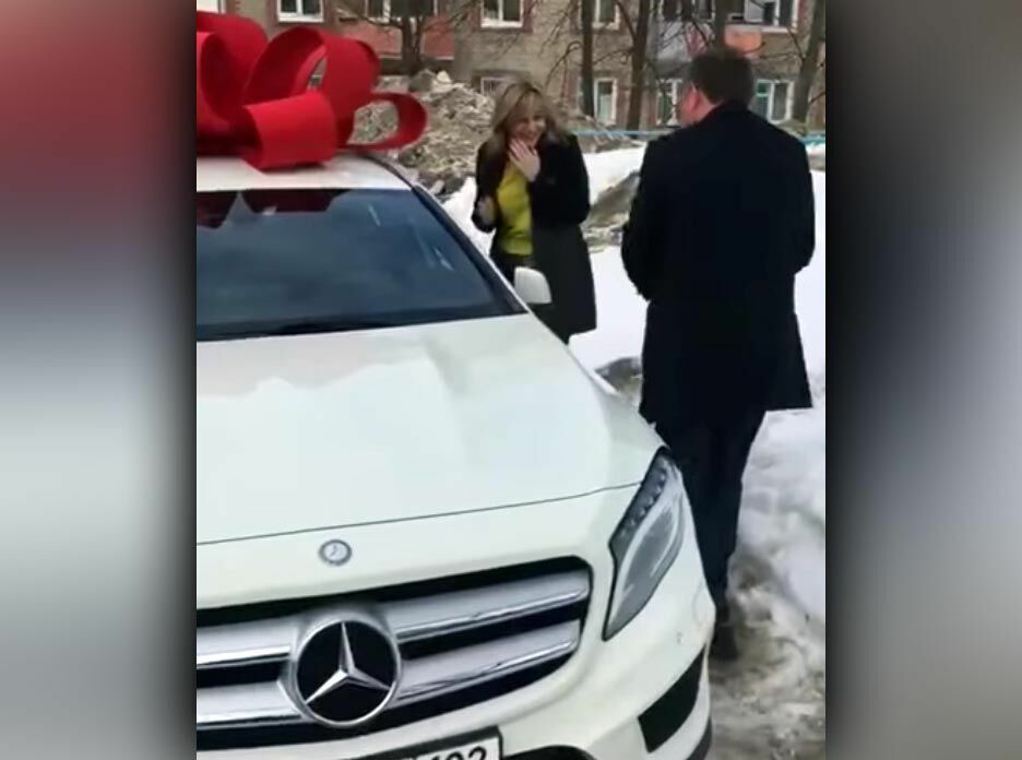 Полицейский из Уфы подарил возлюбленной Mercedes за 2.5 млн рублей