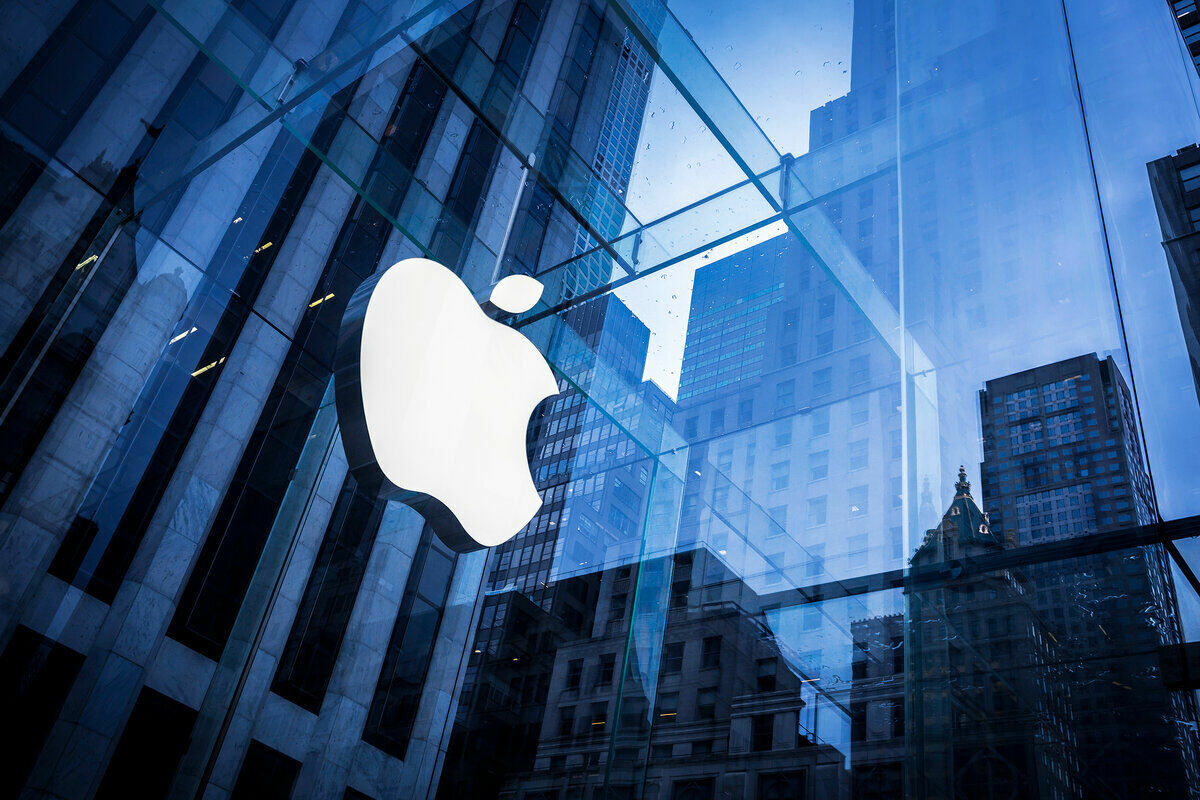 Apple оштрафовали почти на $2 млн за продажу смартфонов без зарядных устройств