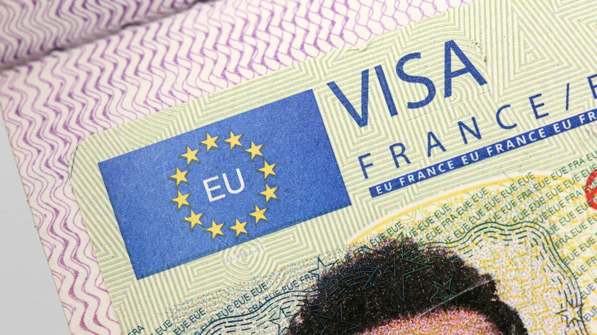 Франция продолжит выдавать гражданам России краткосрочные визы