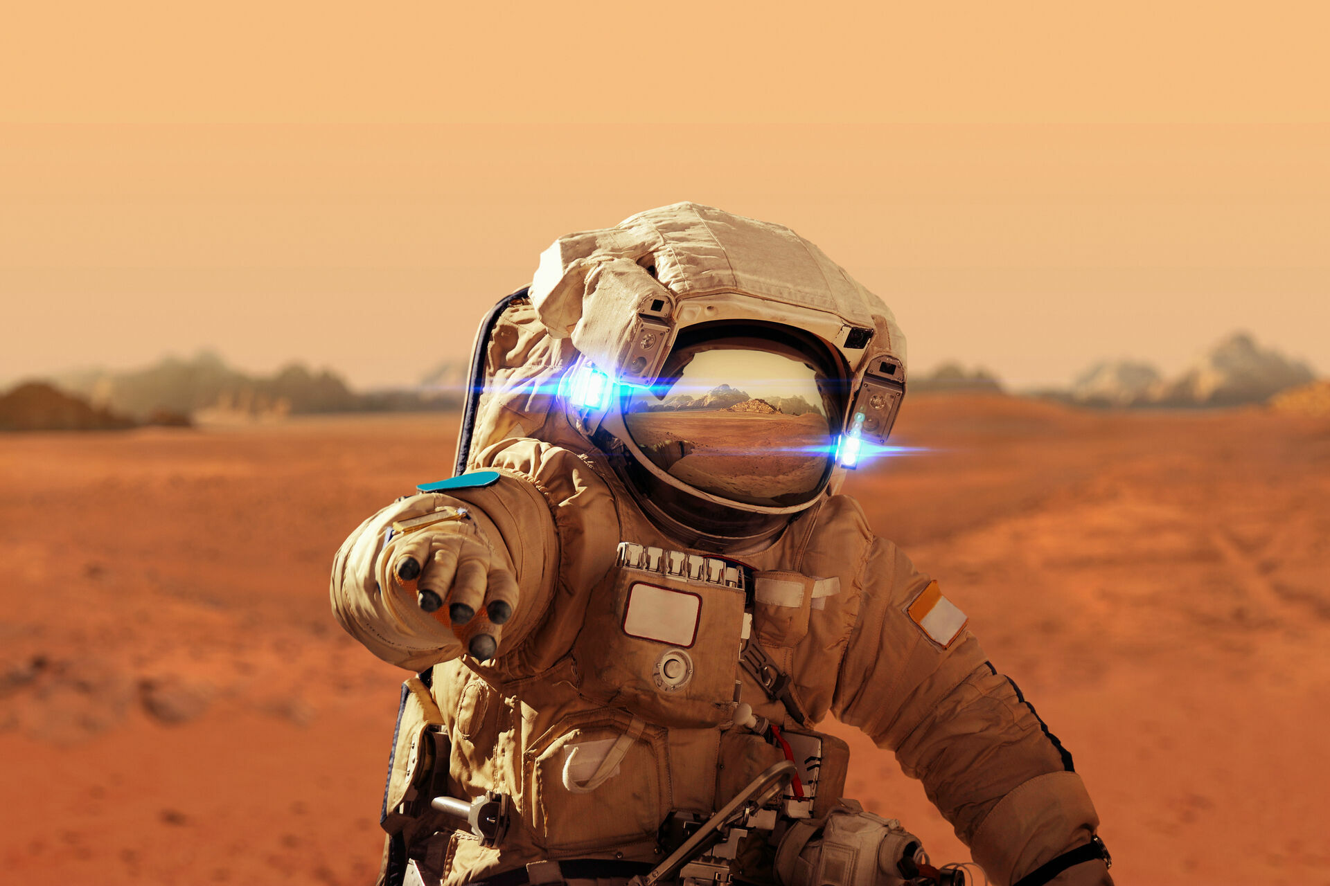 Идею ученых отправить на Марс киборгов космонавт назвал "ненаучной фантастикой"