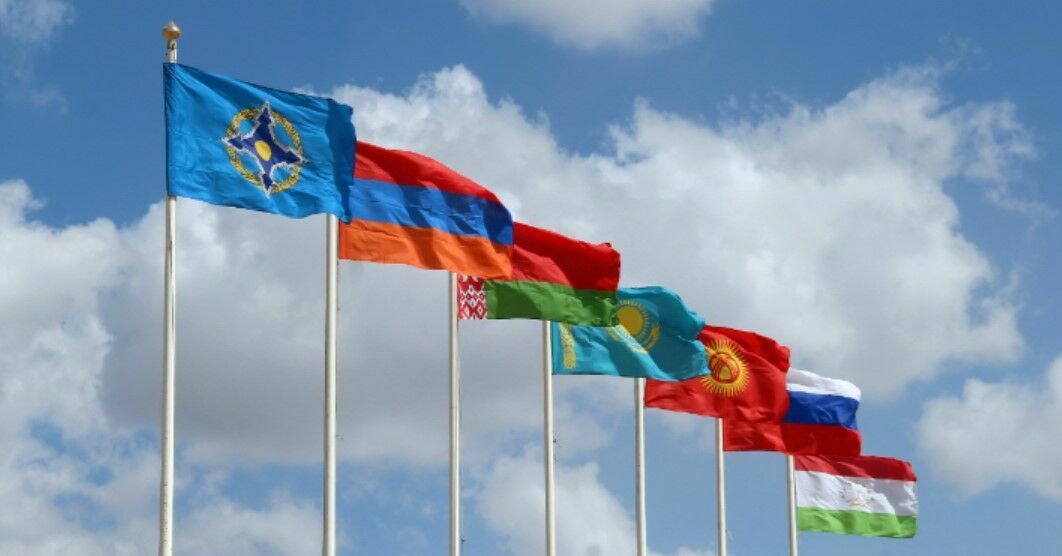 В секретариате ОДКБ приспустили флаги и почтили память о погибших в Казахстане