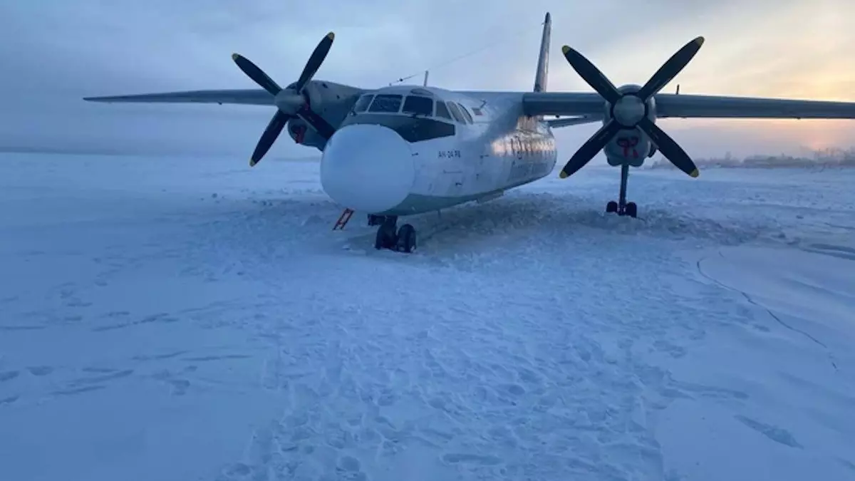 Пассажирский самолет сел на реку в Якутии