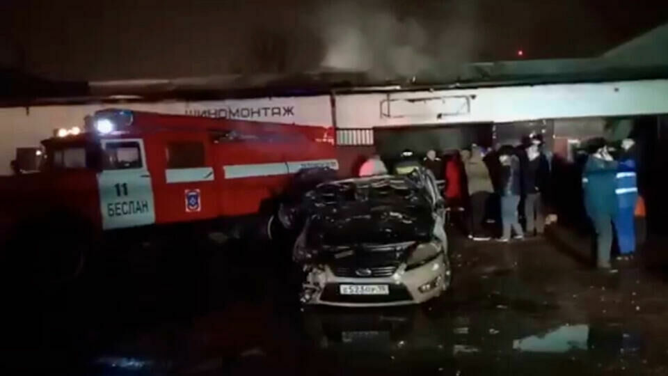 Два человека погибли при пожаре на станции техобслуживания в Северной Осетии