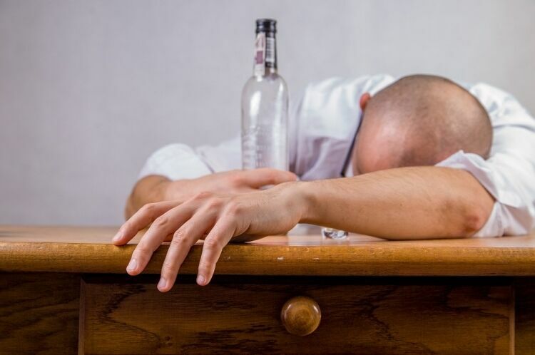 В новогодние праздники от отравления спиртным в РФ умерли 228 человек