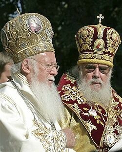 Алексий II возглавил литургию в Киево-Печерской лавре