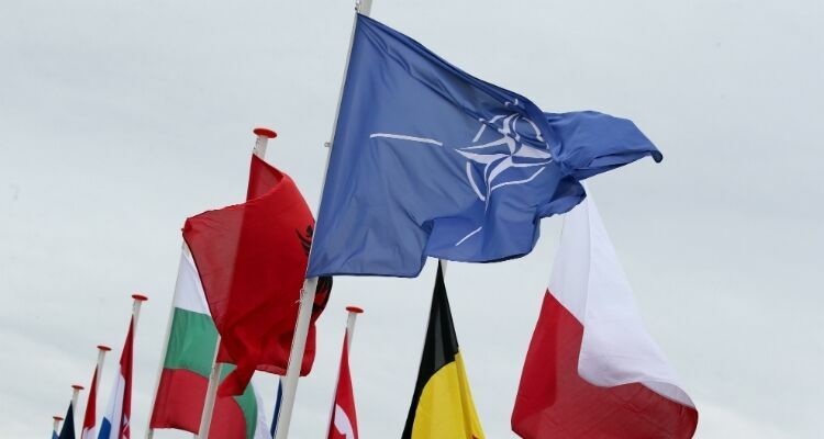 НАТО проводит в Европе крупнейшие со времен холодной войны воздушно-десантные учения