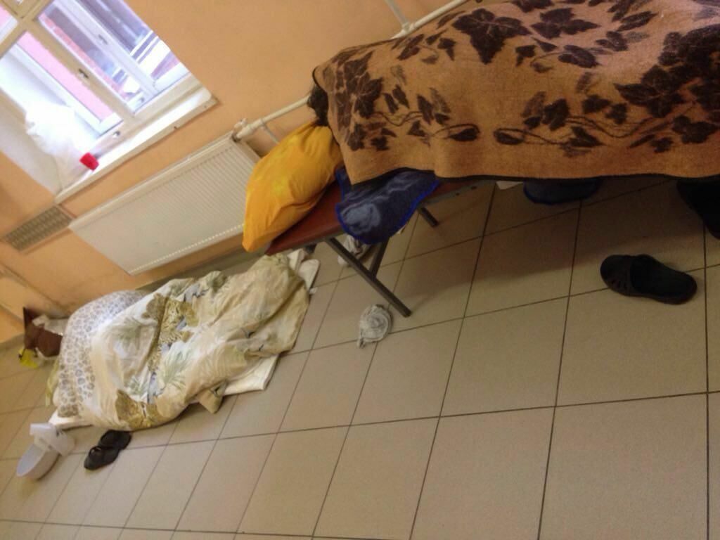 В больнице Петербурга пациенты лежат на полу