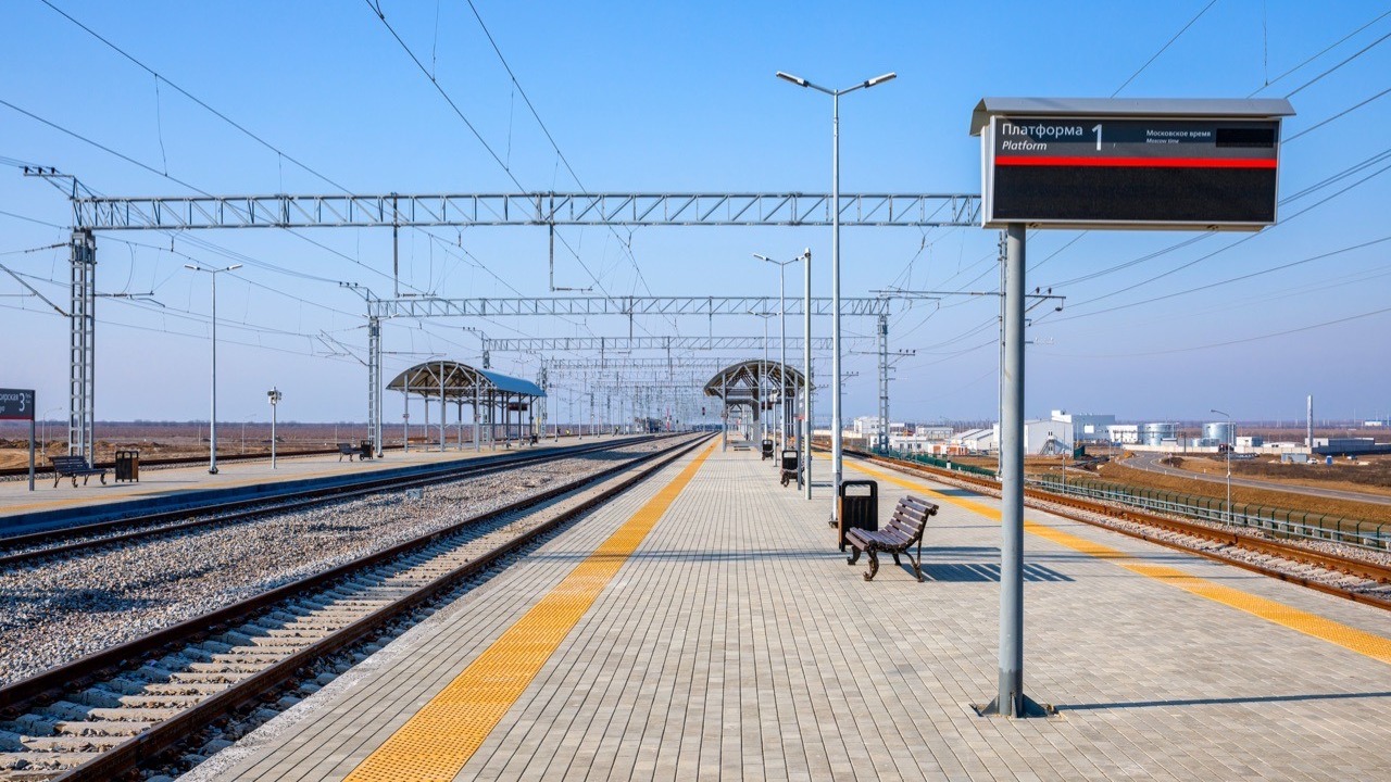 «Все пассажиры спокойны…» В Тамани поезд ждет начала движения по Крымскому мосту