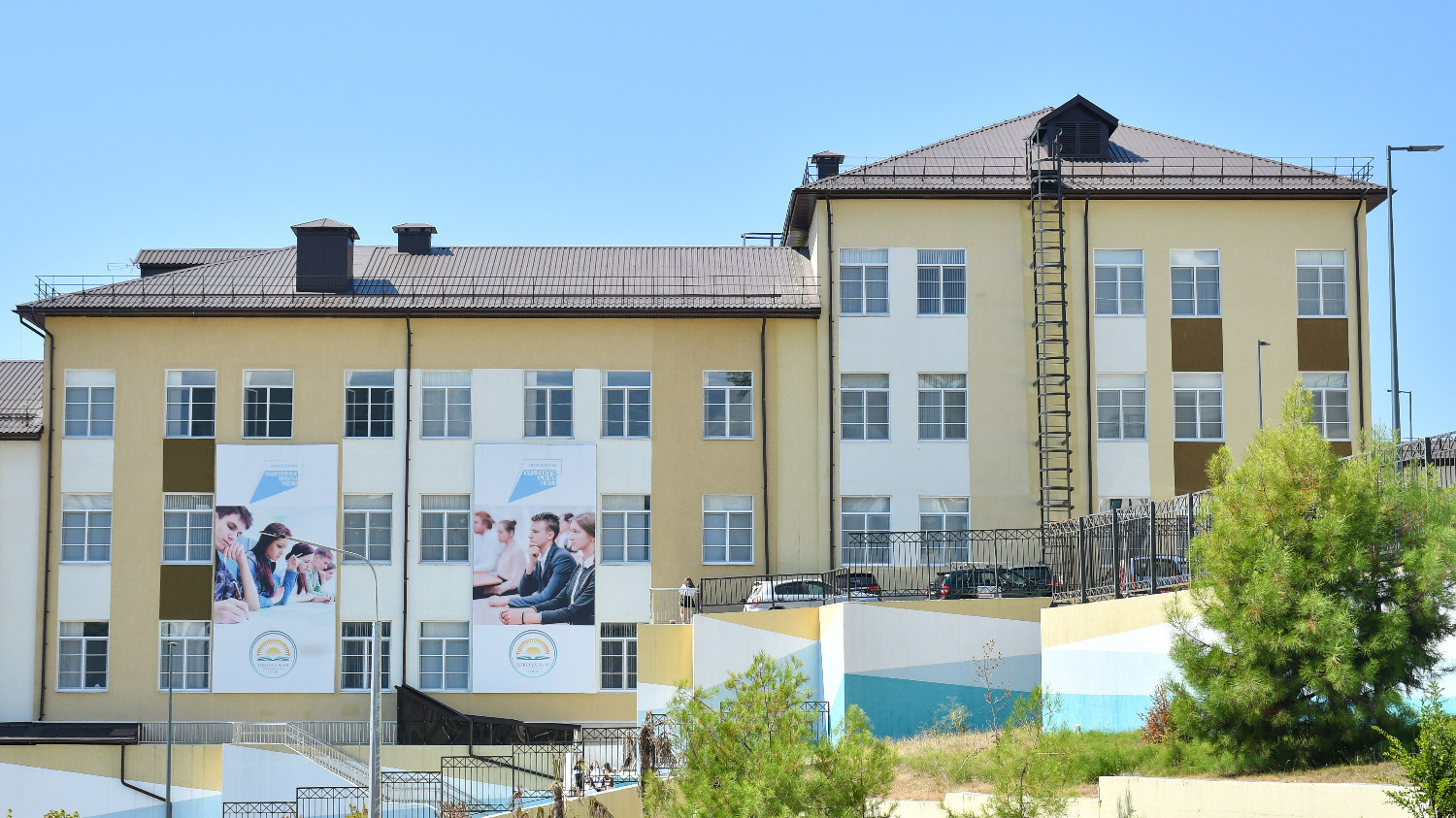 При мэре Алексее Сергеевиче Копайгородском в микрорайоне Мамайка появилась многонациональная и одна из самых больших в регионе школ