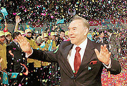 ЦИК Казахстана: Назарбаев набрал более 95 % голосов (ВИДЕО)