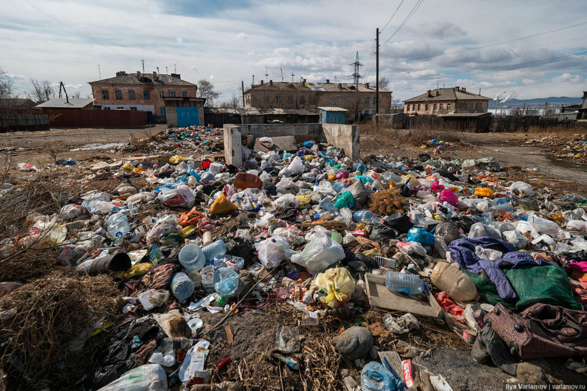 В районе мусорке. Варламов Чита мусорная столица. Чита самый грязный город России.