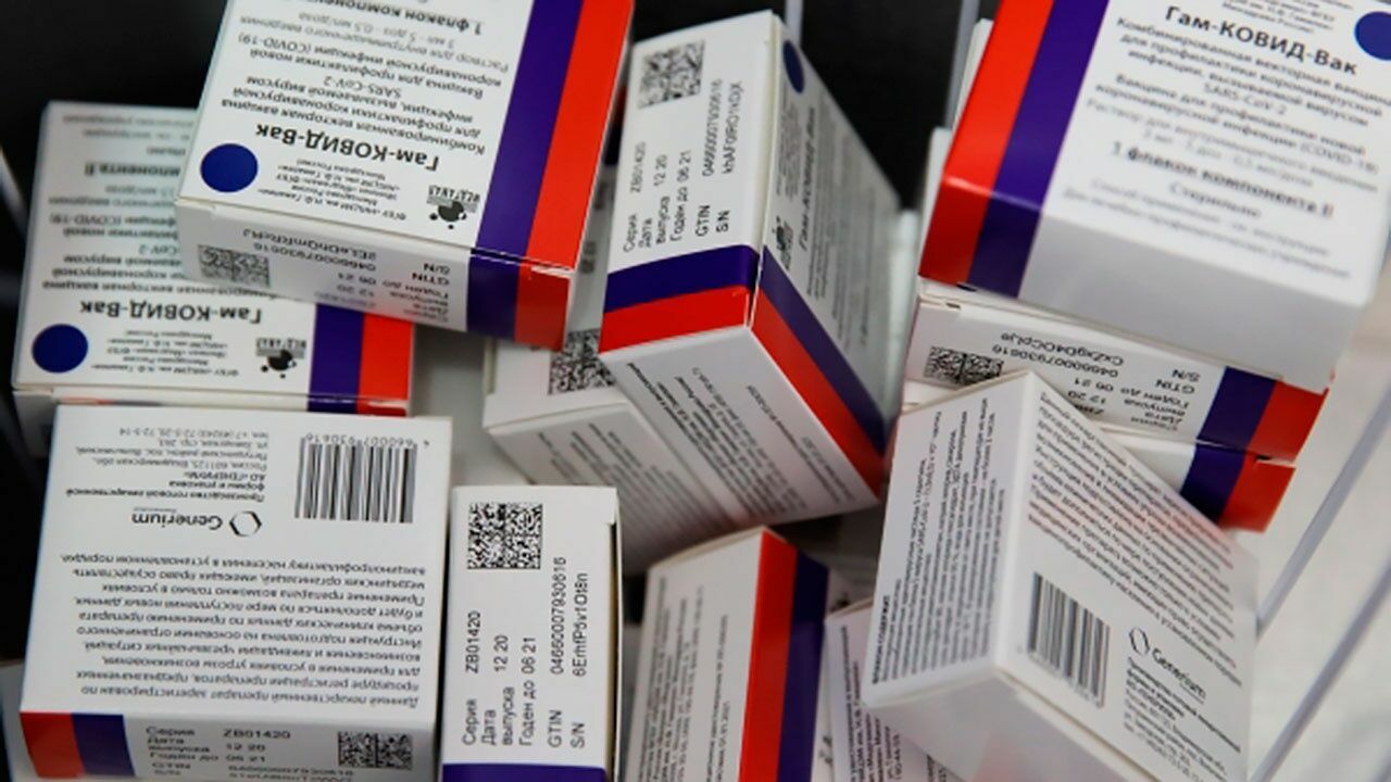 Венгрия закупит партию российской вакцины от коронавируса