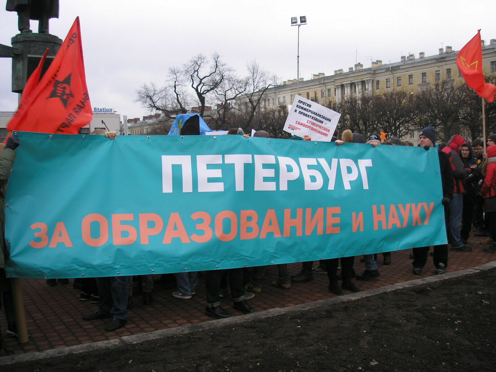 Студенты освистали Ксению Собчак на митинге в Санкт-Петербурге.