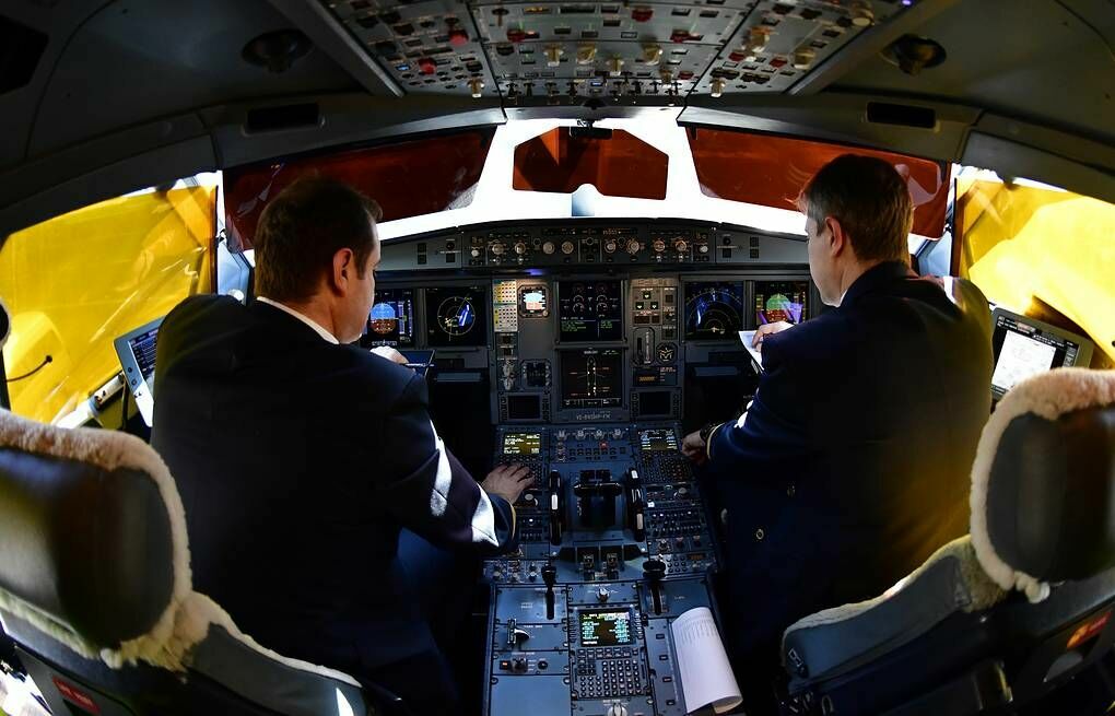 Причастные к экстремизму пилоты и бортпроводники лишатся работы