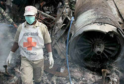 Грузовой Ил-67 рухнул на жилые кварталы в Конго — десятки жертв