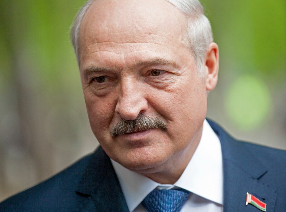 Лукашенко допустил введение военного положения в Гродненской области