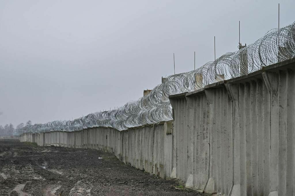 Украина возвела на границе с Белоруссией 3 км стены