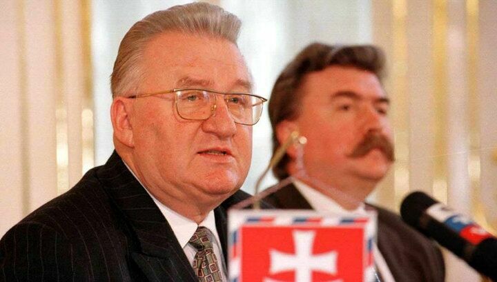 Экс-президента Словакии искусственно усыпили в тяжелом состоянии