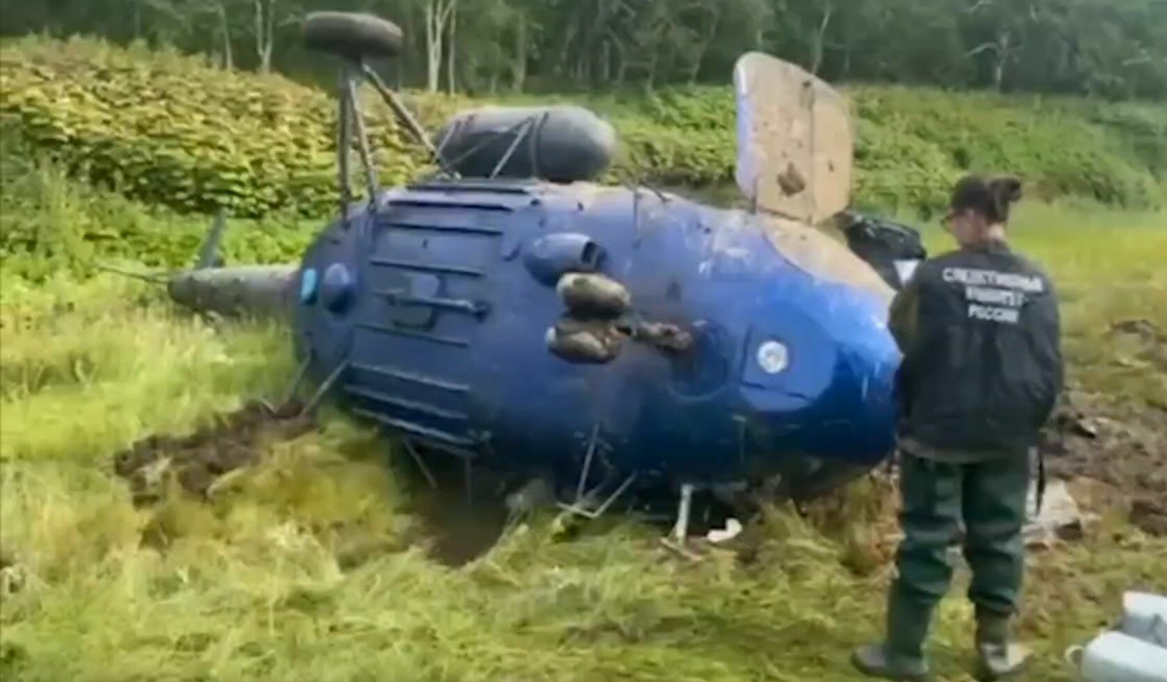 На Камчатке вертолет Ми-2 совершил жесткую посадку