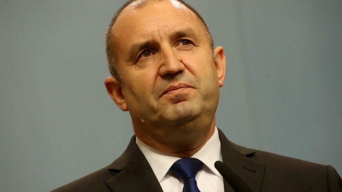 Новые парламентские выборы в Болгарии пройдут 2 апреля, заявил президент Радев