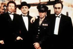 Продается шляпа, в которой Марлон Брандо играл Вито Корлеоне в «Крестном отце»