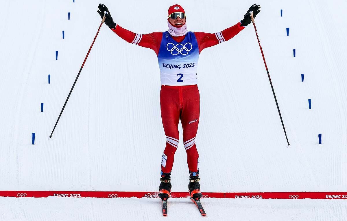 Александр Большунов выиграл третью золотую медаль на пекинской Олимпиаде
