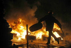 В центре Киева на улице Грушевского снова загорелся дом