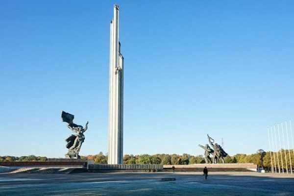 Сейм Латвии поддержал идею демонтажа памятника воинам-освободителям Риги