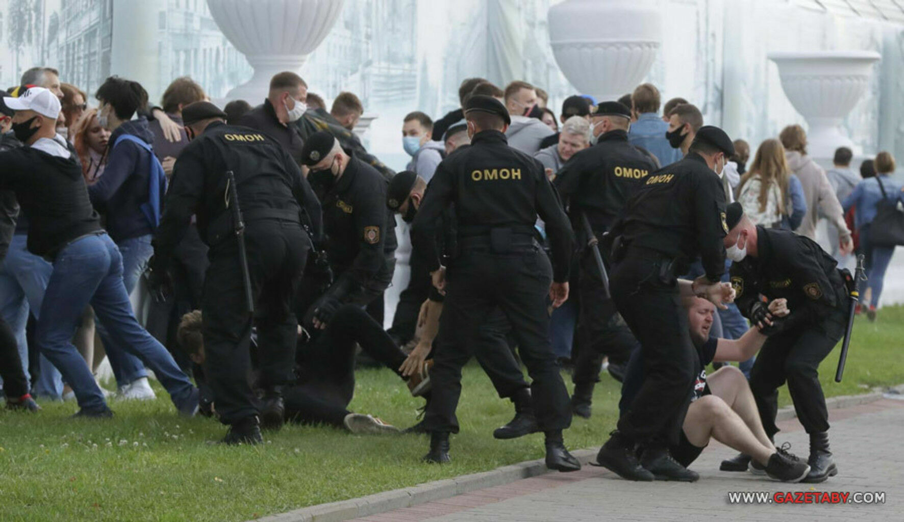 Минская милиция начала стрельбу на акции протеста