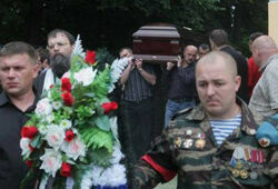 Полковника Буданова похоронили под ружейные залпы (ФОТО)