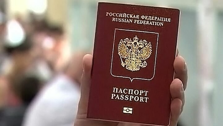 Правительство России поддержало законопроект о выдаче двух загранпапортов