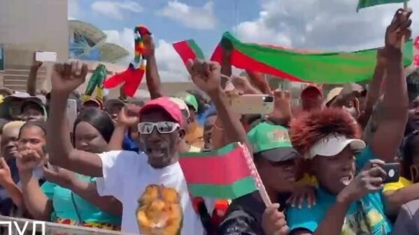 Видео дня: жители Зимбабве исполнили приветственный танец после прилета Лукашенко