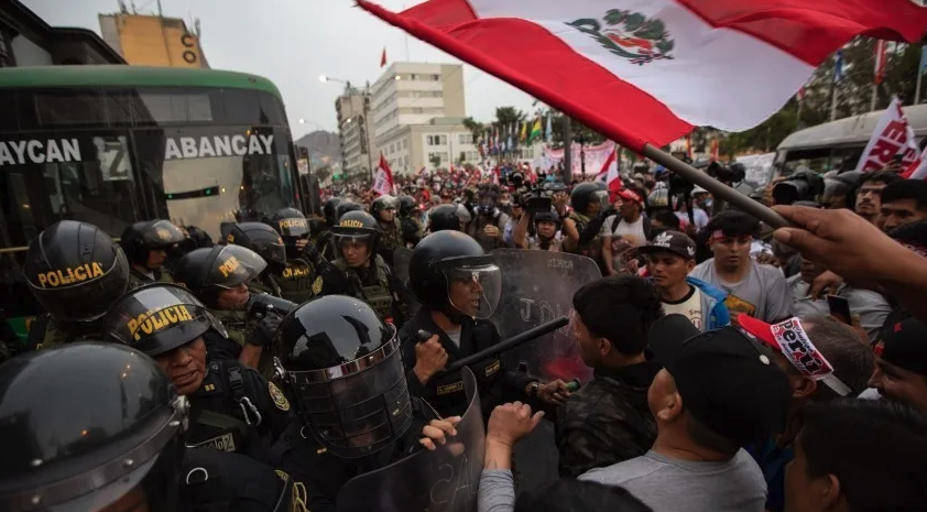 Власти Перу ввели в стране режим ЧС из-за протестов