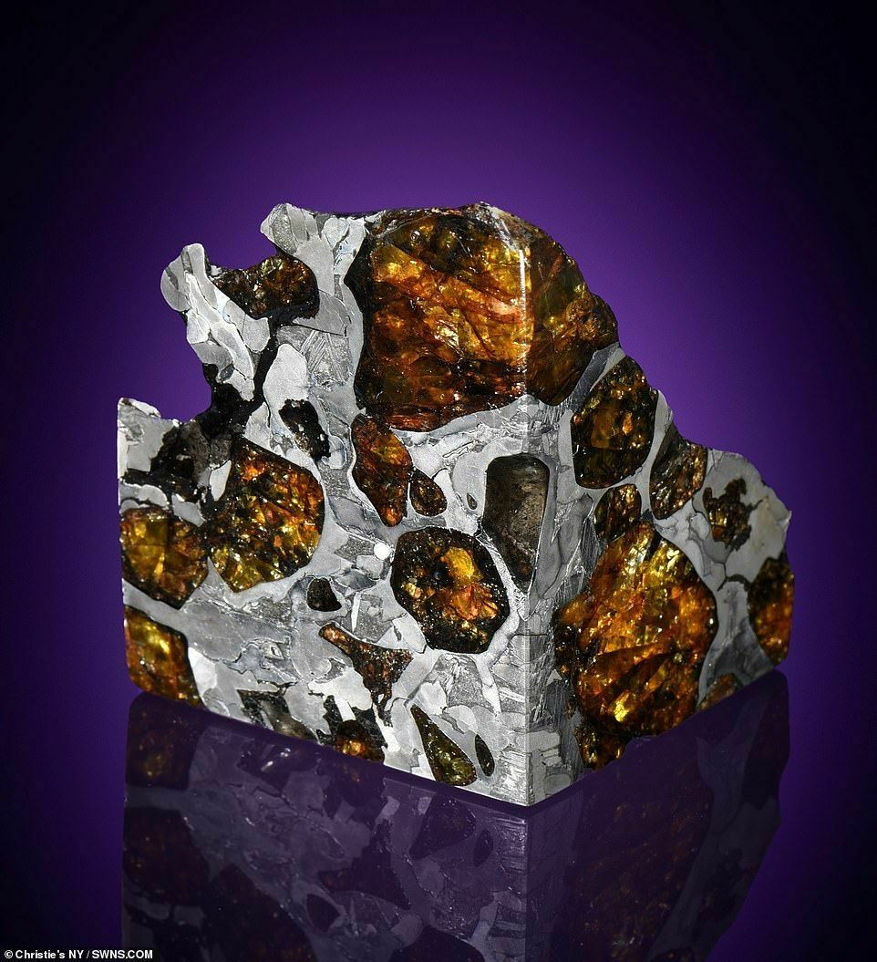 Космос на продажу: Christie's проводит аукцион метеоритов, и это очень красиво (фото)