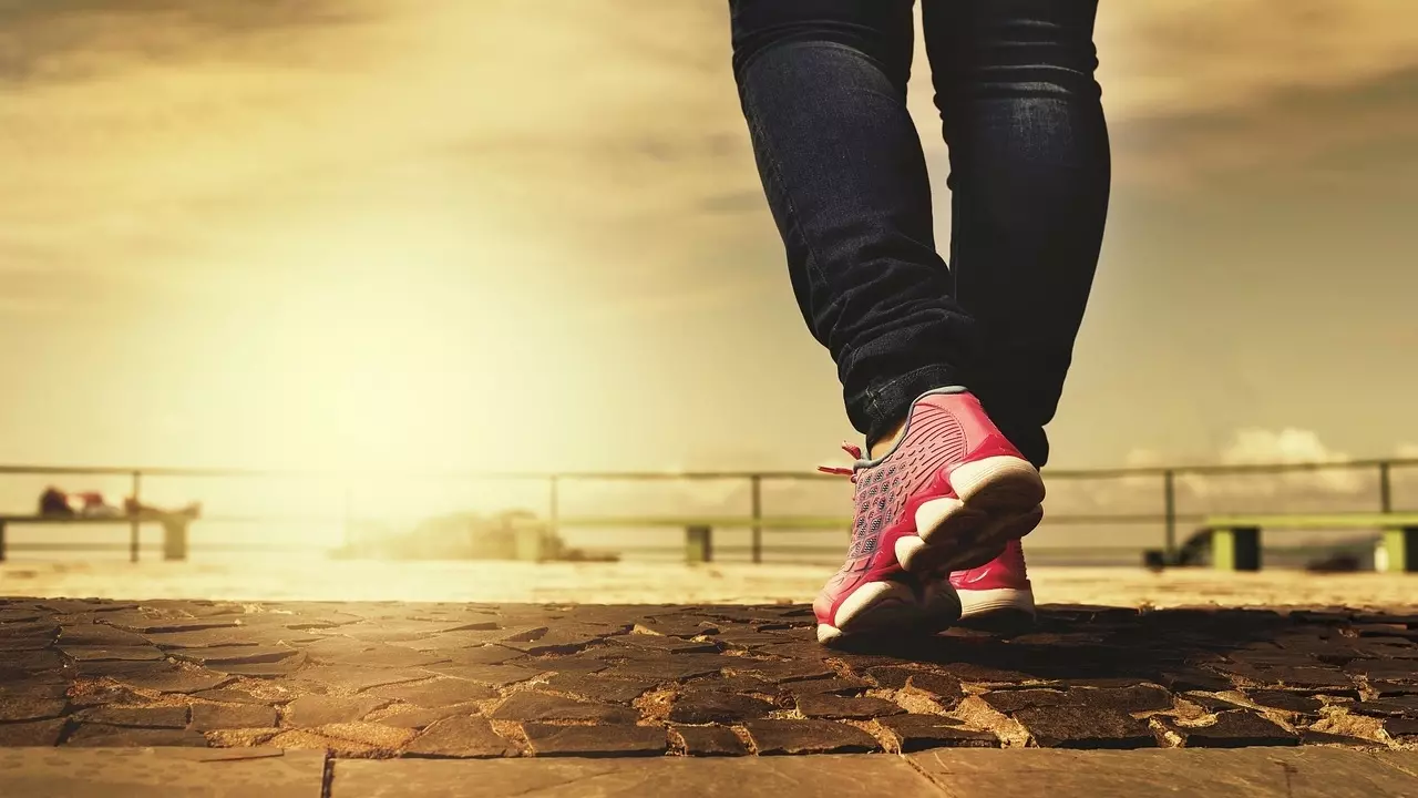 Учены выяснили, что не нужно проходить 10 тысяч шагов в день, чтобы продлить жизнь