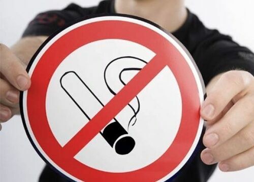Адвокат раскритиковал запрет на курение у подъездов
