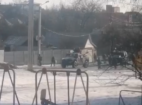 Появилось видео уличных боев в Харькове