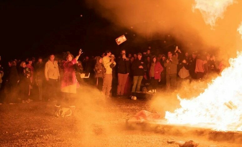 Фашизм по-американски: ультраправые провели массовое сожжение книг в штате Теннесси