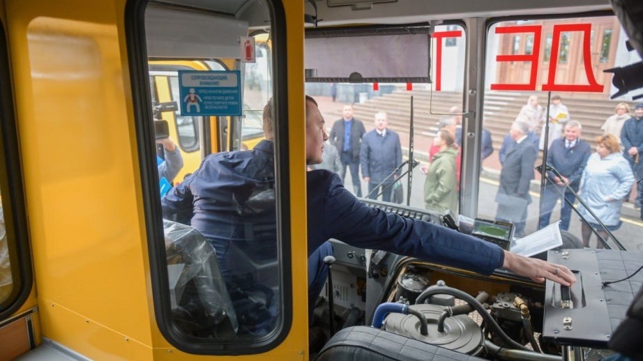 Хабаровский край получил 16 новых школьных автобусов по федеральной субсидии