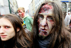 По улицам Брюсселя прошли зомби – любители ужастиков
