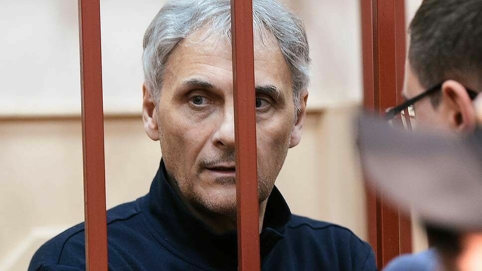 Экс-губернатора Хорошавина приговорили к 13 годам заключения