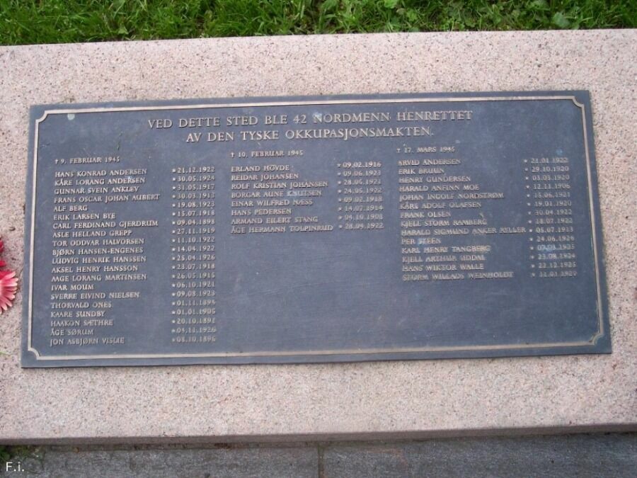 Мемориальная доска в память о казненных немцами антифашистов
