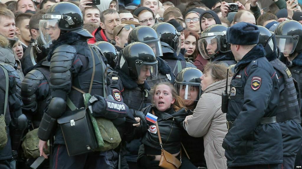 Питерских полицейских, которые задерживали митингующих, привлекут к ответственности