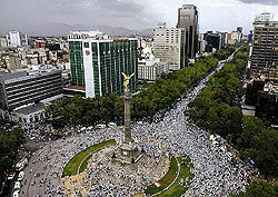 Мексика вышла на марш против мафии