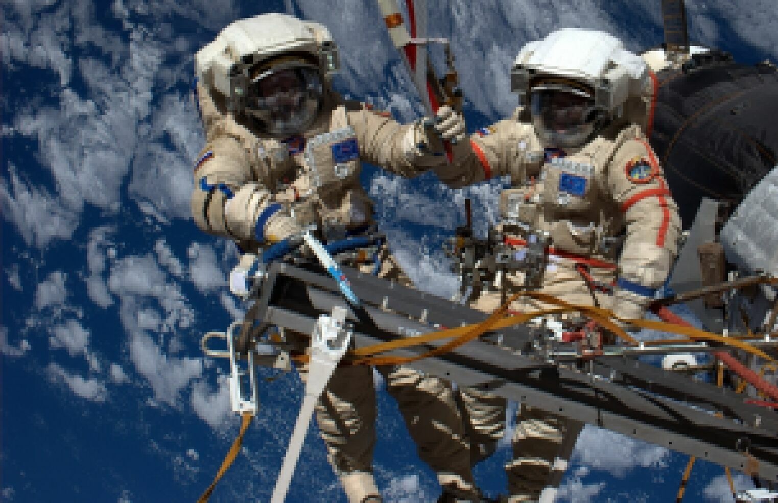 Роскосмос набирает космонавтов для полета на Луну