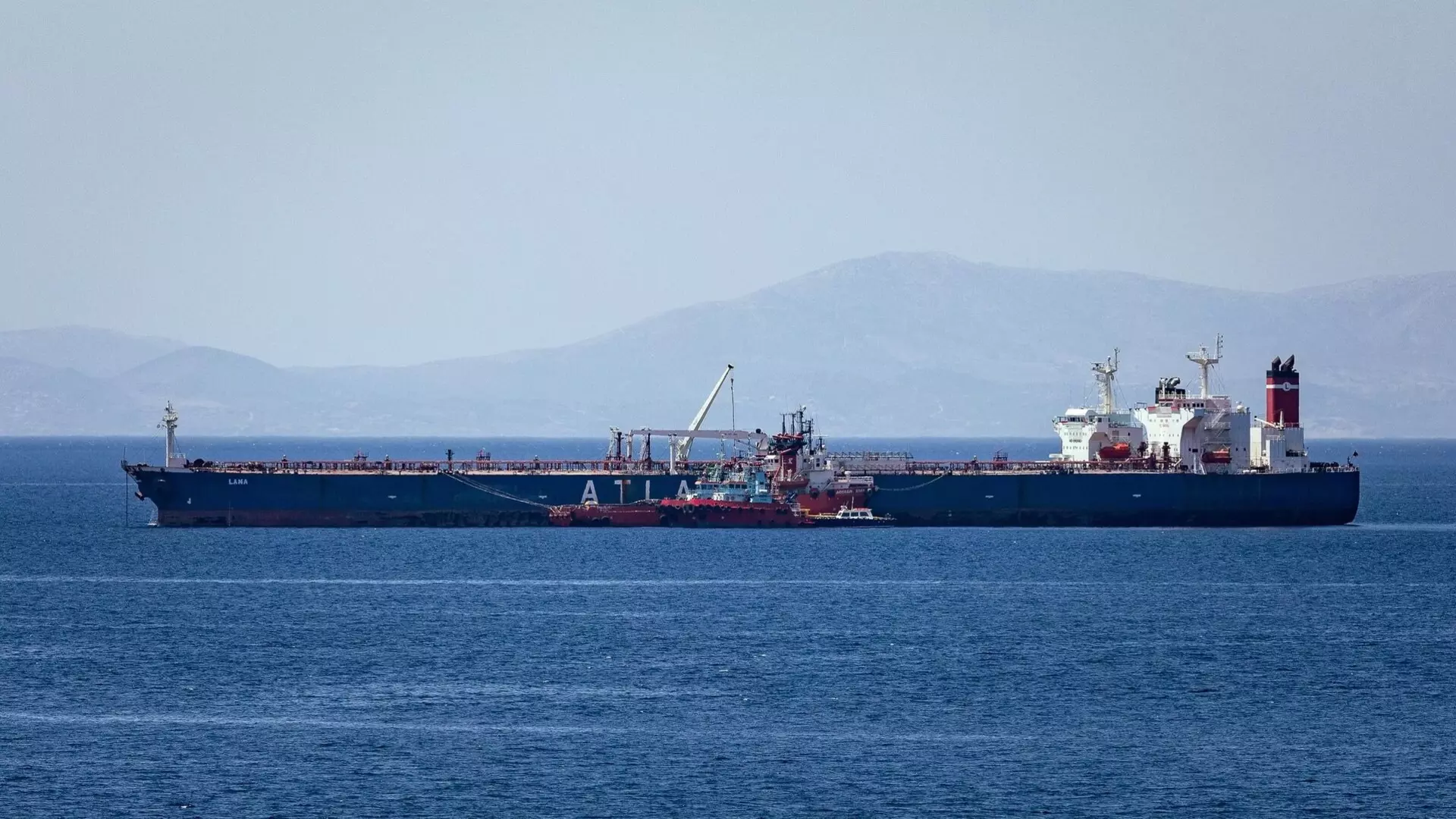 США требуют данные о сотне судов из-за подозрений в перевозке российской нефти