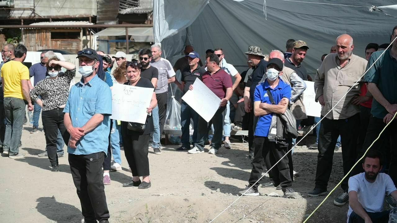 В Грузии работники «Боржоми» устроили забастовку, требуя повышения зарплат
